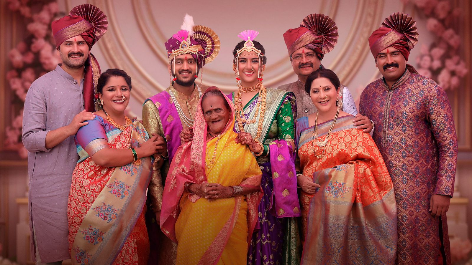 लग्नाच्या आठवणींना उजाळा देणारं 'फसक्लास दाभाडे’मधील 'दिस सरले' गाणं प्रदर्शित!