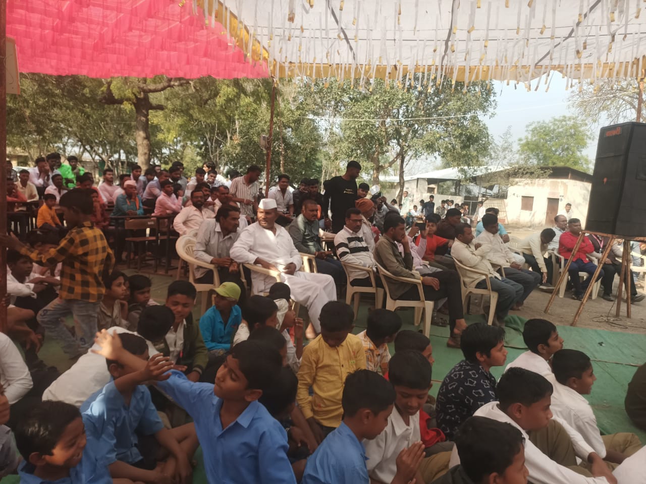 ओतूर विद्यालय स्नेहसंमेलनात विद्यार्थिनी घडविले संस्कृतीचे दर्शन.